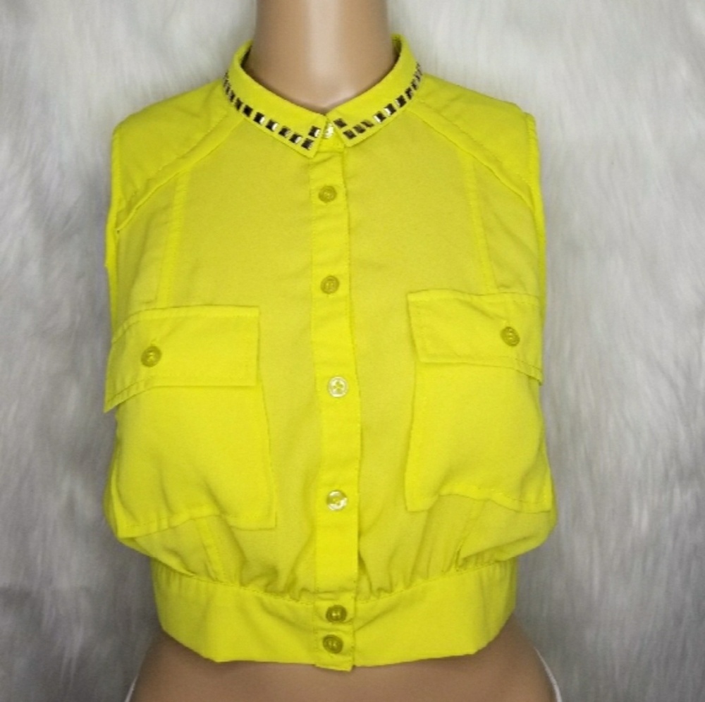 STUD COLLAR TRIM CROP TOP